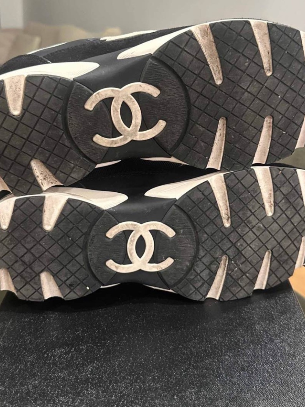 Chanel 22S CC Logo Low Top Lace Up Sneakers Size 43 Mens - Picture 6 of 7